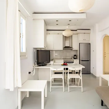 Ground Floor In Apartment *